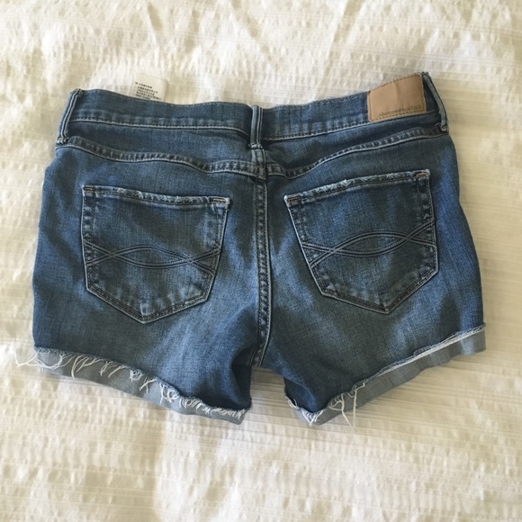 Low Rise Shorts from Abercrombie - Picture 2 of 3